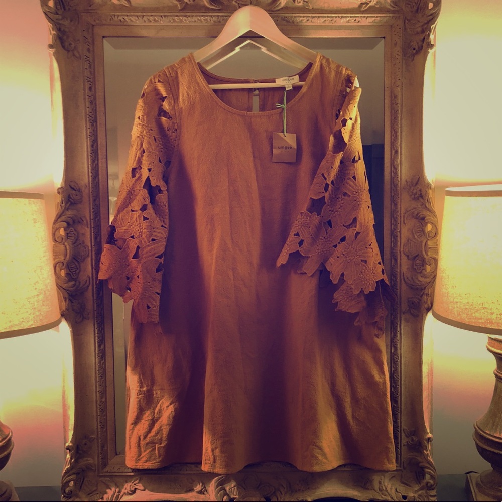 Umgee (L) boho lace sleeve camel dress